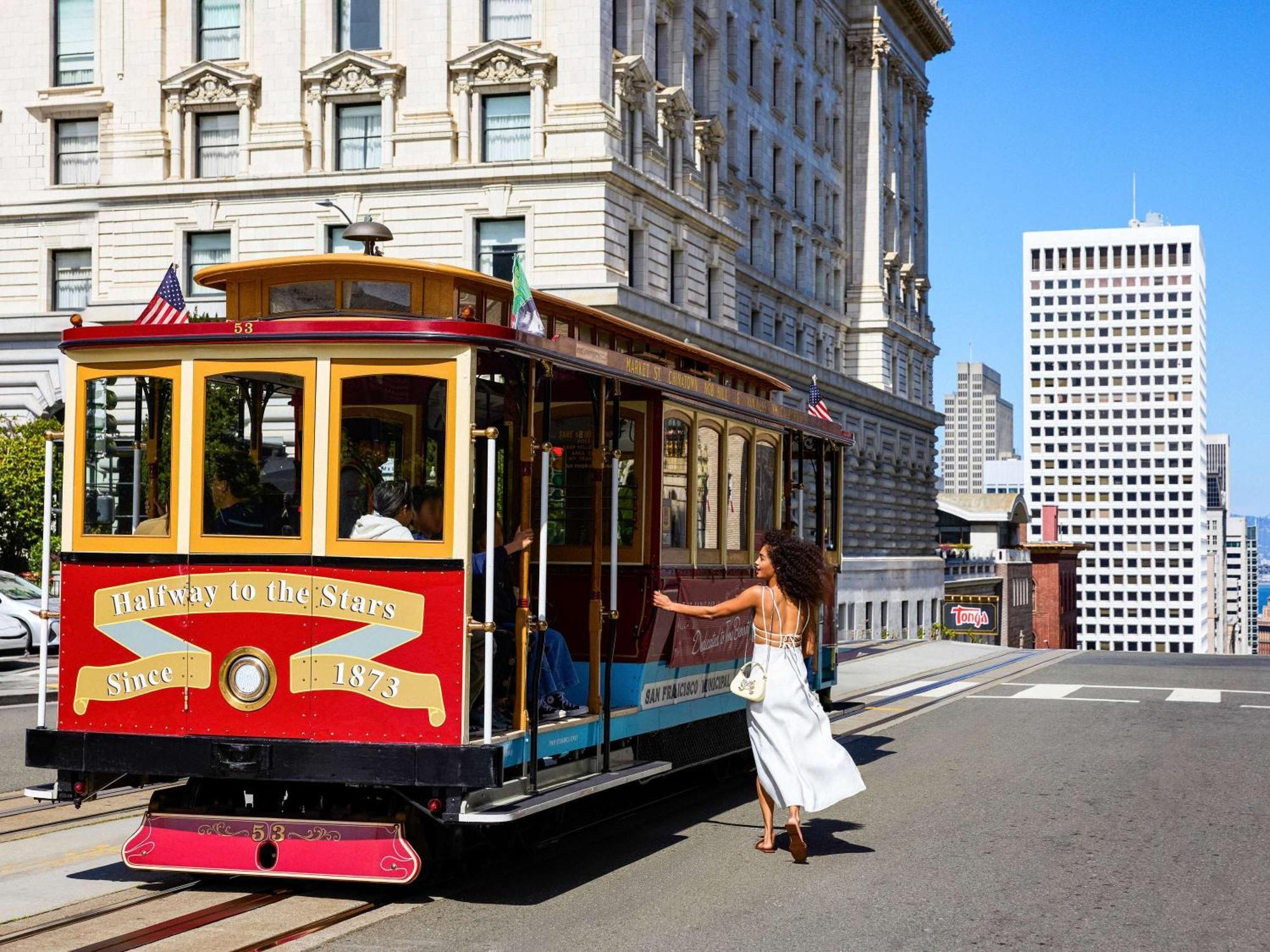 旧金山费尔蒙特酒店 外观 照片 Gaslamp Quarter trolley